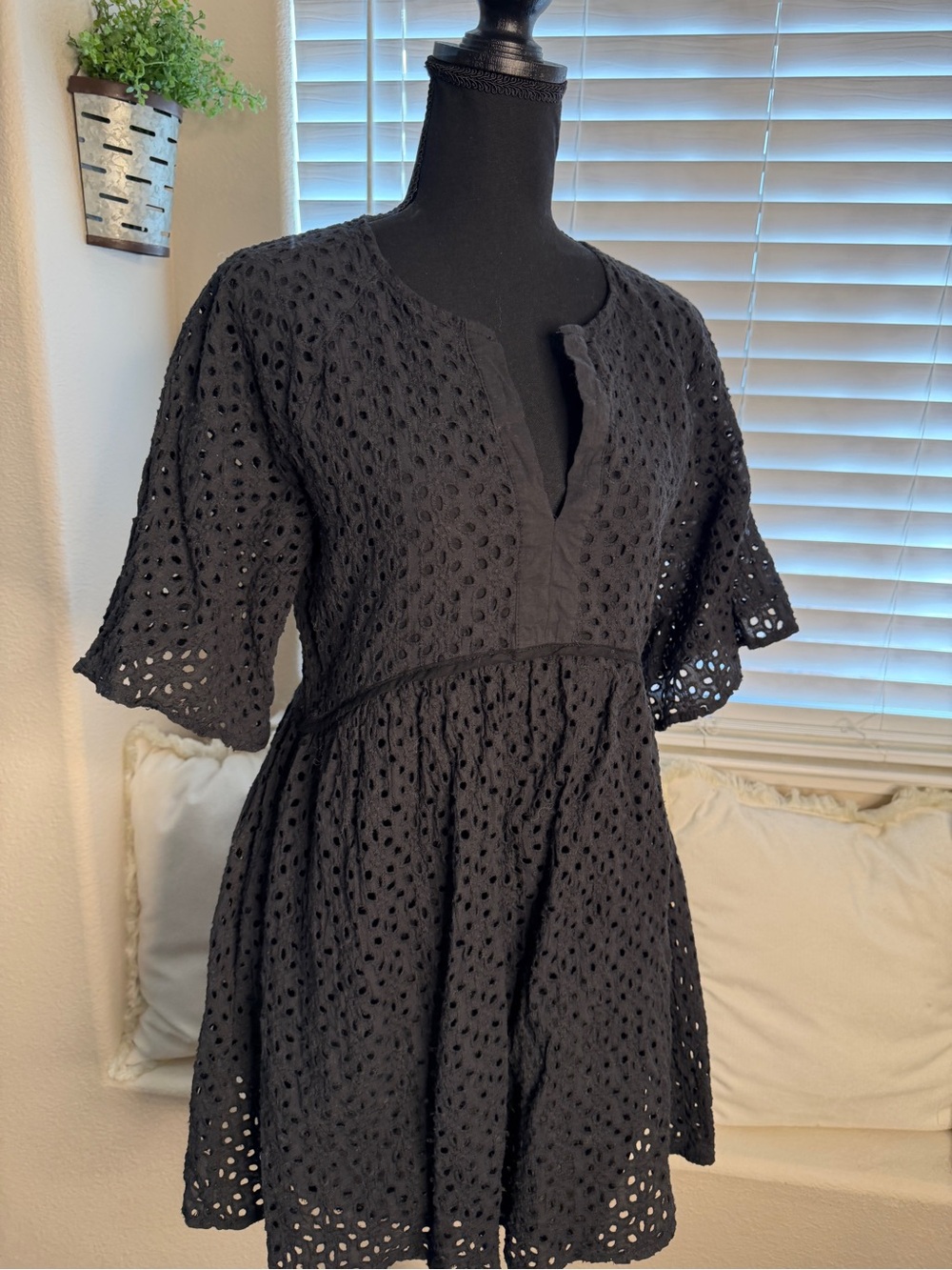 Elan Black Eyelet Mini Dress Boho Flutter Sleeve Split Neck - Picture 3 of 7